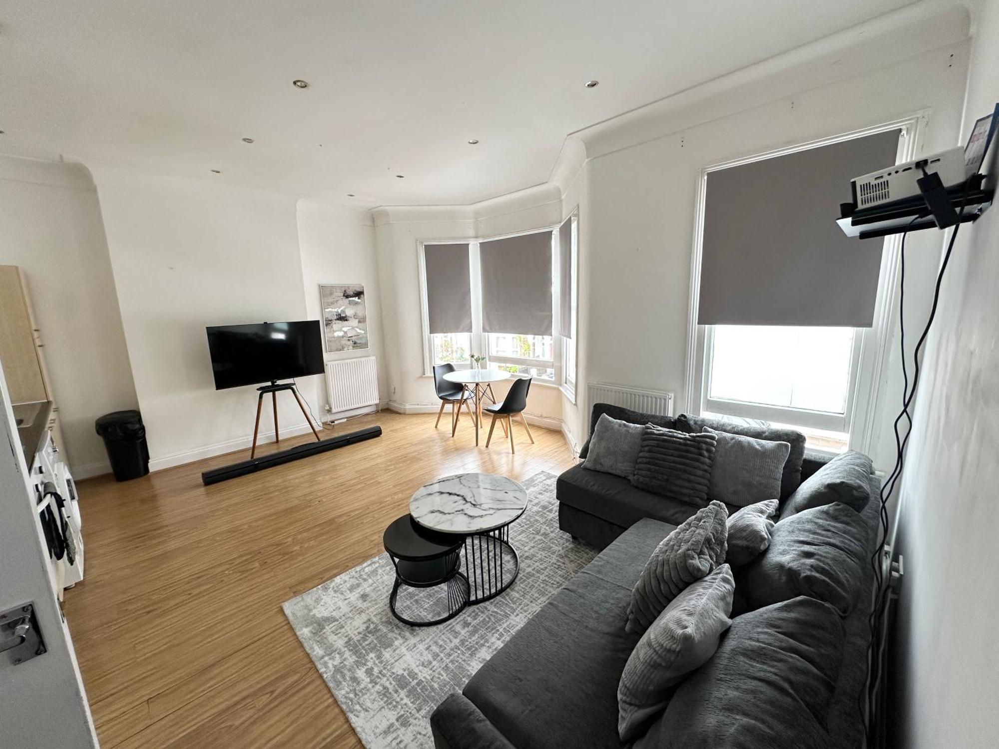 Spacious 2 Bed Flat In Appartement Londen