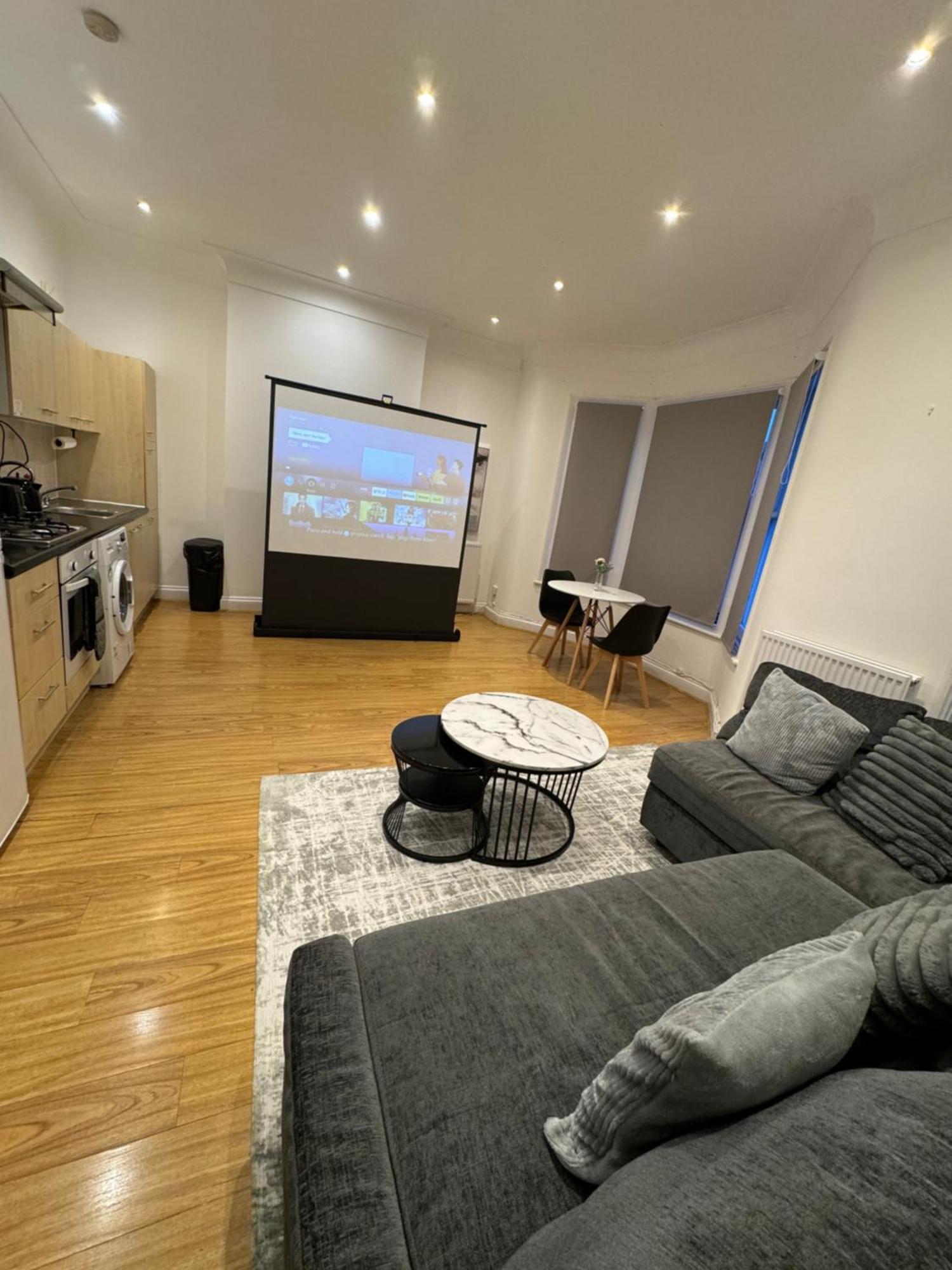Appartement Spacious 2 Bed Flat In *